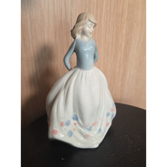 Vintage Multicolor Porcelain Figurine Girl Blue & White Dress 5-1/4" Tall - Picture 4 of 5